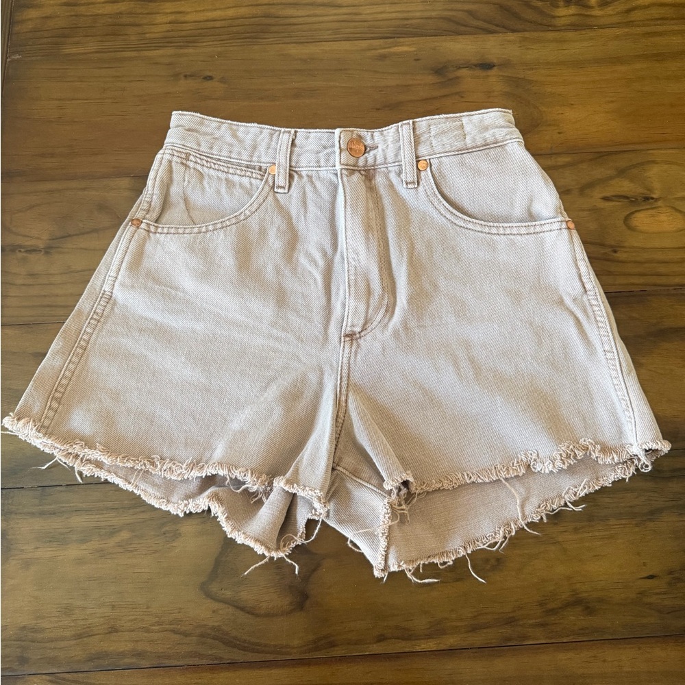 Wrangler High-Waist Frayed Hem Denim Shorts in Light Beige